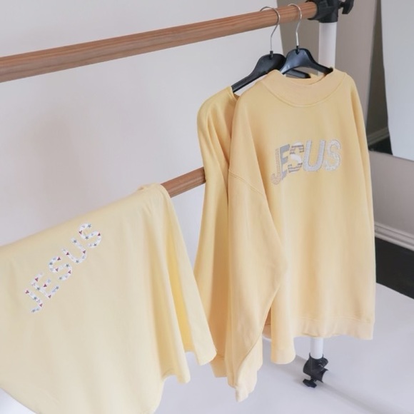 Last one! Super sweet embroiderd t shirt - Picture 5 of 6